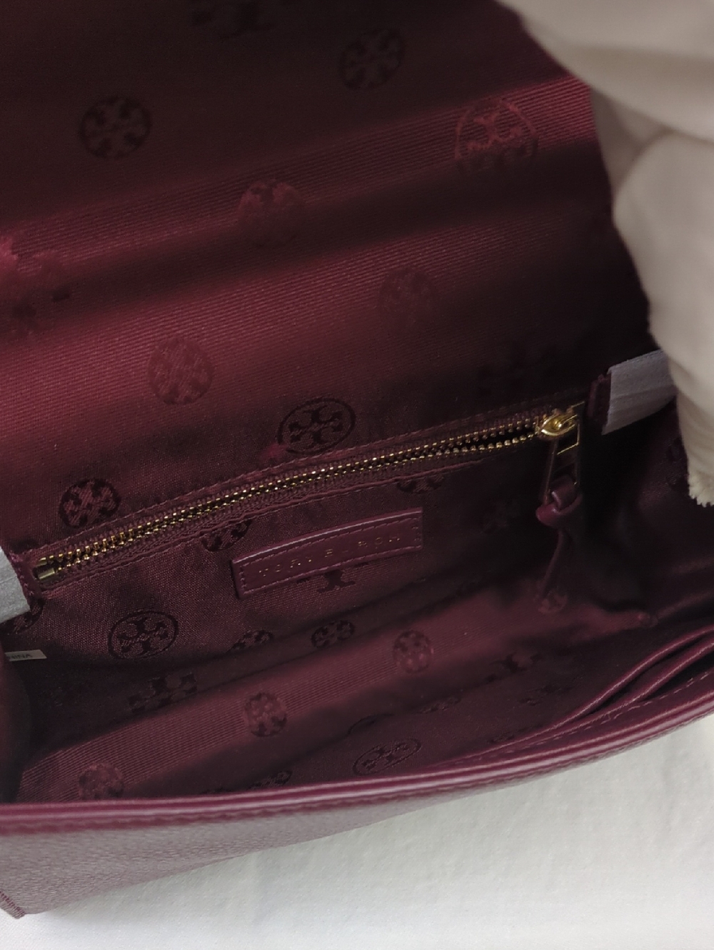  Tory Burch Bryant Quilted Leather Crossbody  - Picture 9 of 17